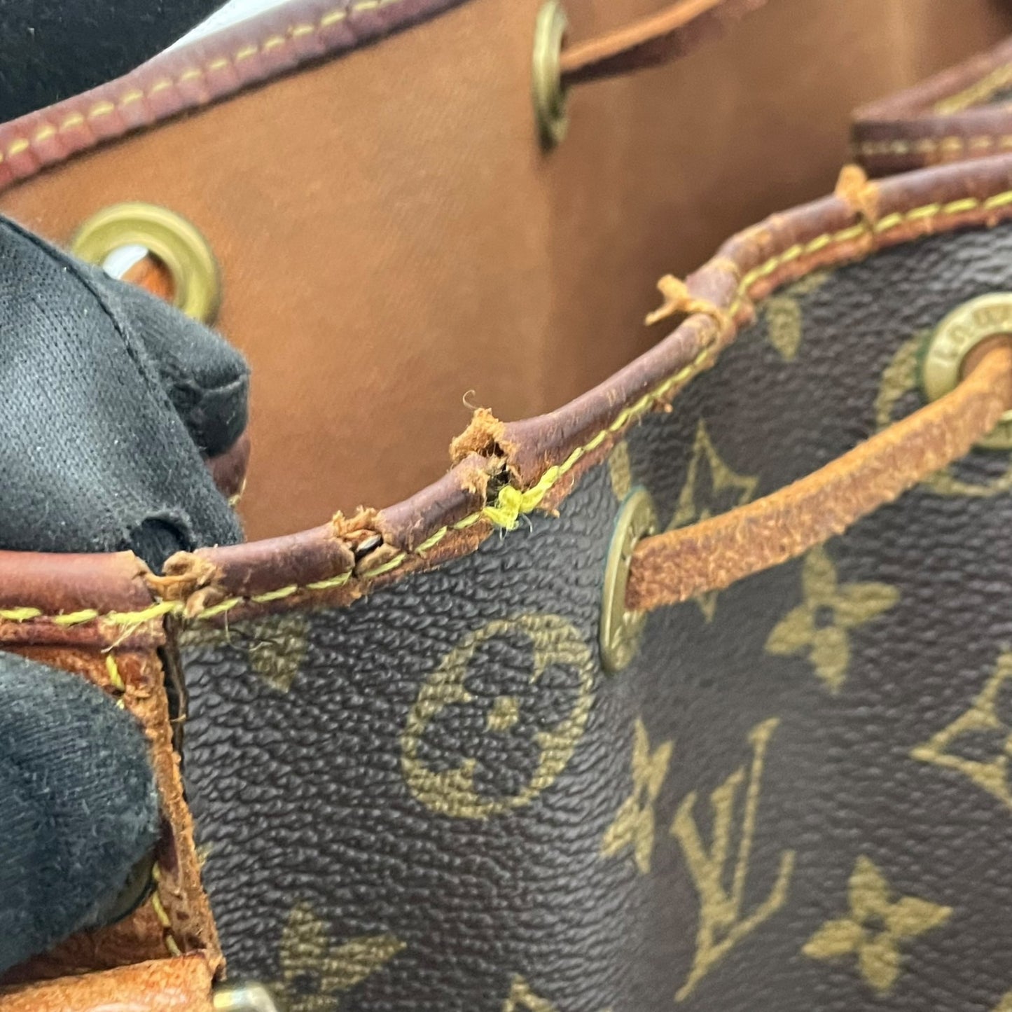 Louis Vuitton ルイヴィトン バッグ モノグラム ノエ 巾着型 ワンショルダーバッグ 巾着バッグ 本革 ヌメ革 ブラウン 茶系 金具ゴールド ヴィンテージ クラシック エレガント 普段使い レディース D5