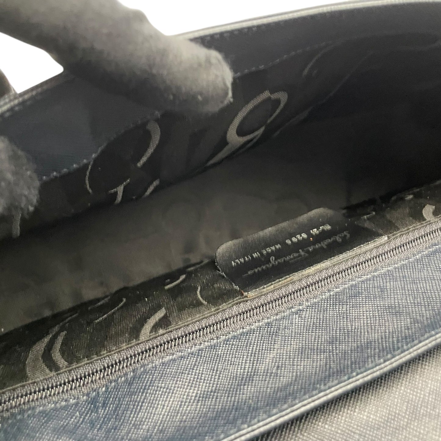 Salvatore Ferragamo フェラガモ ガンチーニ レザー 2WAY ショルダーバッグ ハンドバッグ ワンショルダー 肩掛け ネイビー シルバー金具 レディース C1