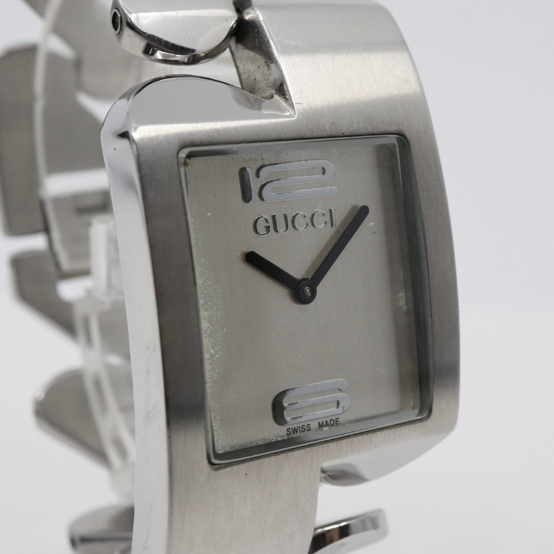 グッチ GUCCI 2055G レディース腕時計 シルバー文字盤 ステンレススチール バングルウォッチ スイス製 クォーツ モダンデザイン ヴィンテージ　G10