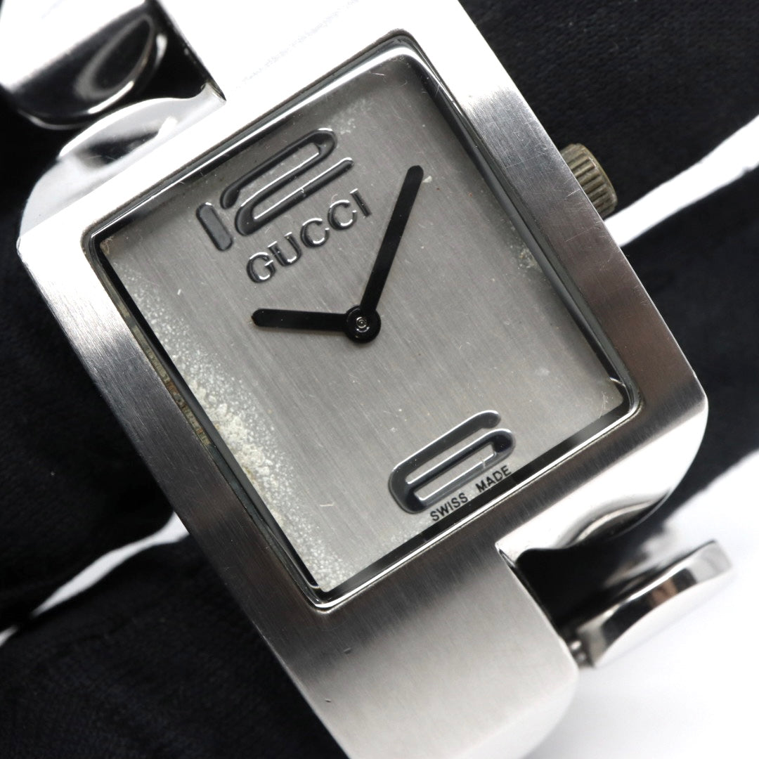 グッチ GUCCI 2055G レディース腕時計 シルバー文字盤 ステンレススチール バングルウォッチ スイス製 クォーツ モダンデザイン ヴィンテージ　G10