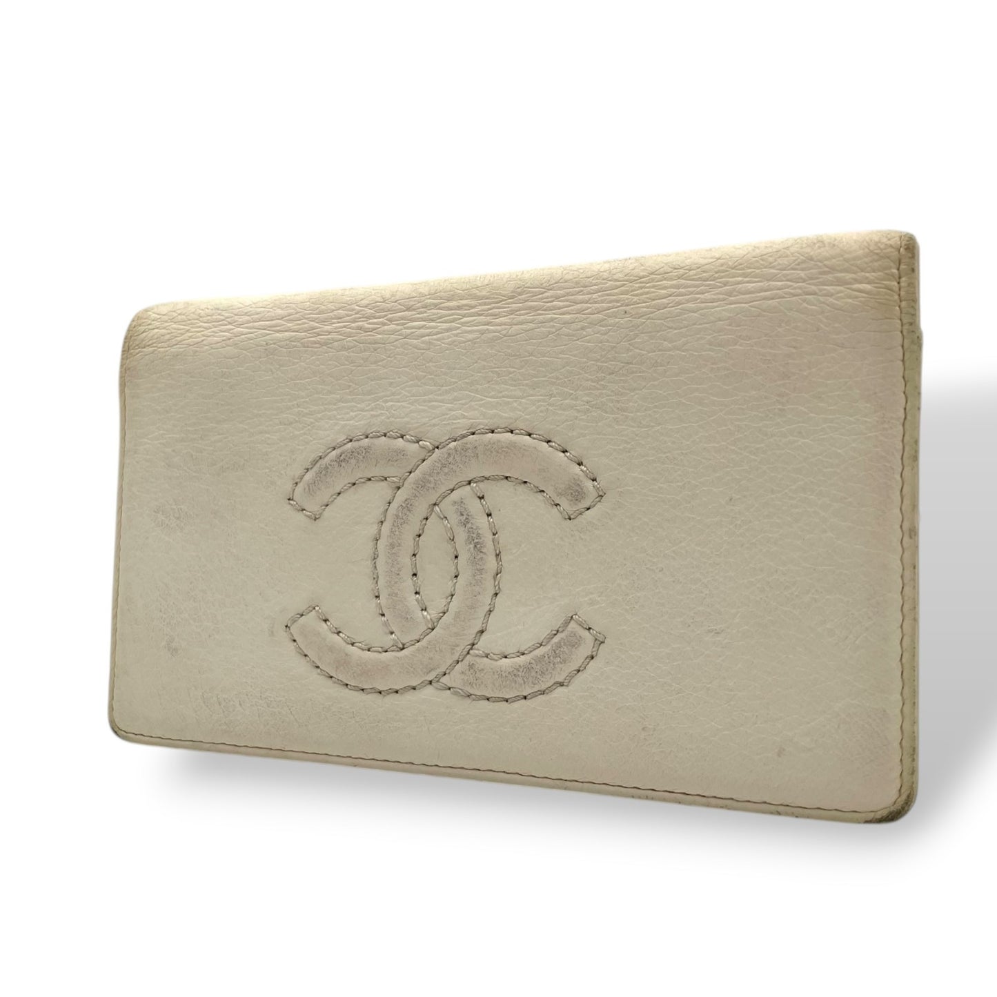 CHANEL 二つ折り長財布 アイボリー ココマーク CCロゴ シルバー金具 クラシック ロングウォレット レディース M5