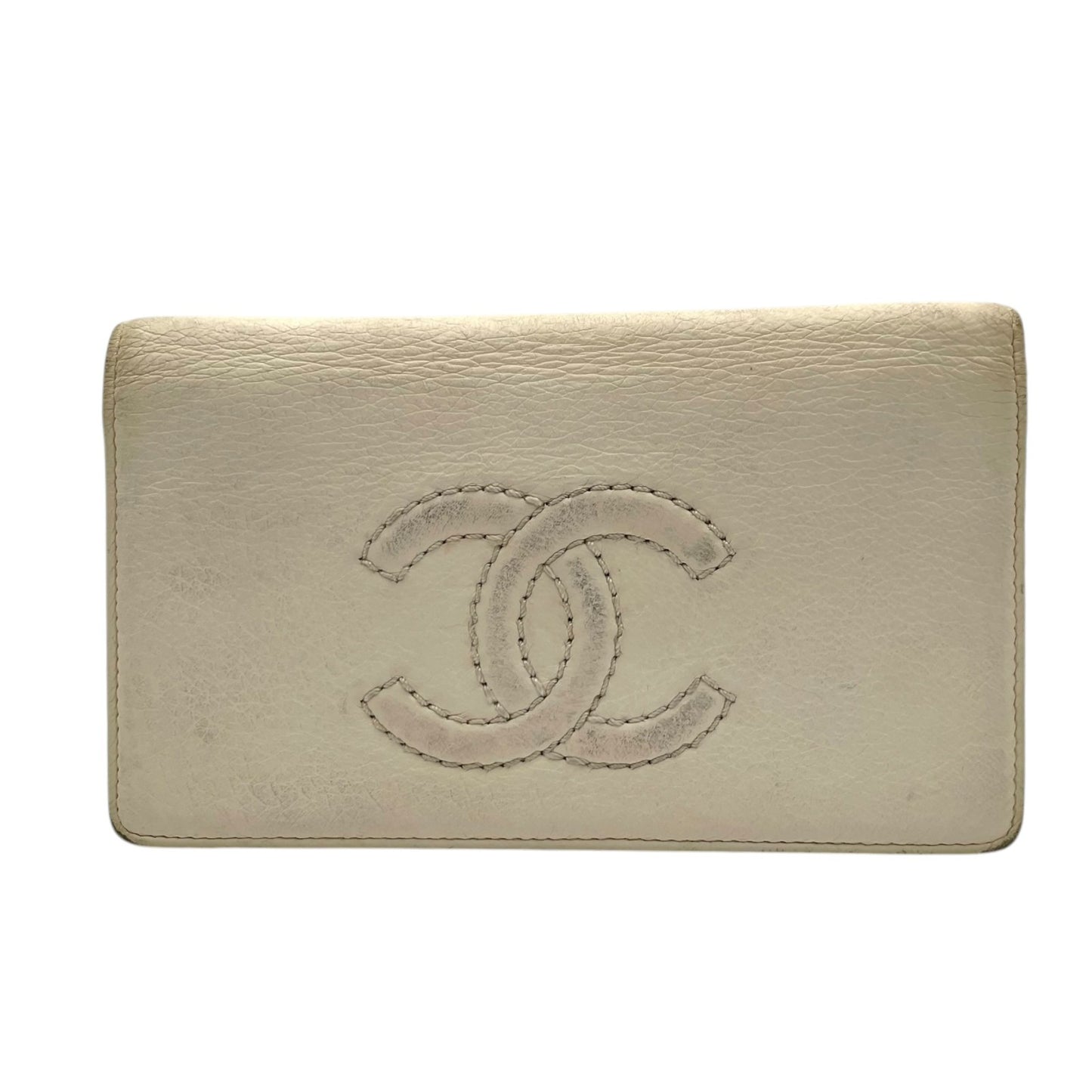 CHANEL 二つ折り長財布 アイボリー ココマーク CCロゴ シルバー金具 クラシック ロングウォレット レディース M5