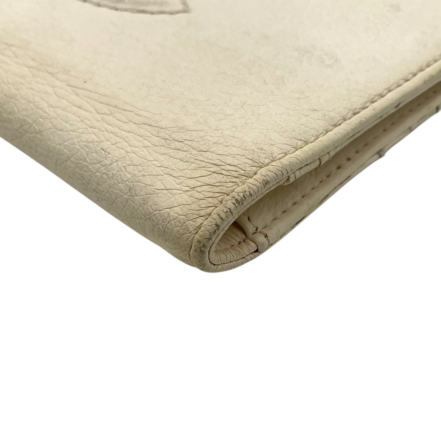 CHANEL 二つ折り長財布 アイボリー ココマーク CCロゴ シルバー金具 クラシック ロングウォレット レディース M5
