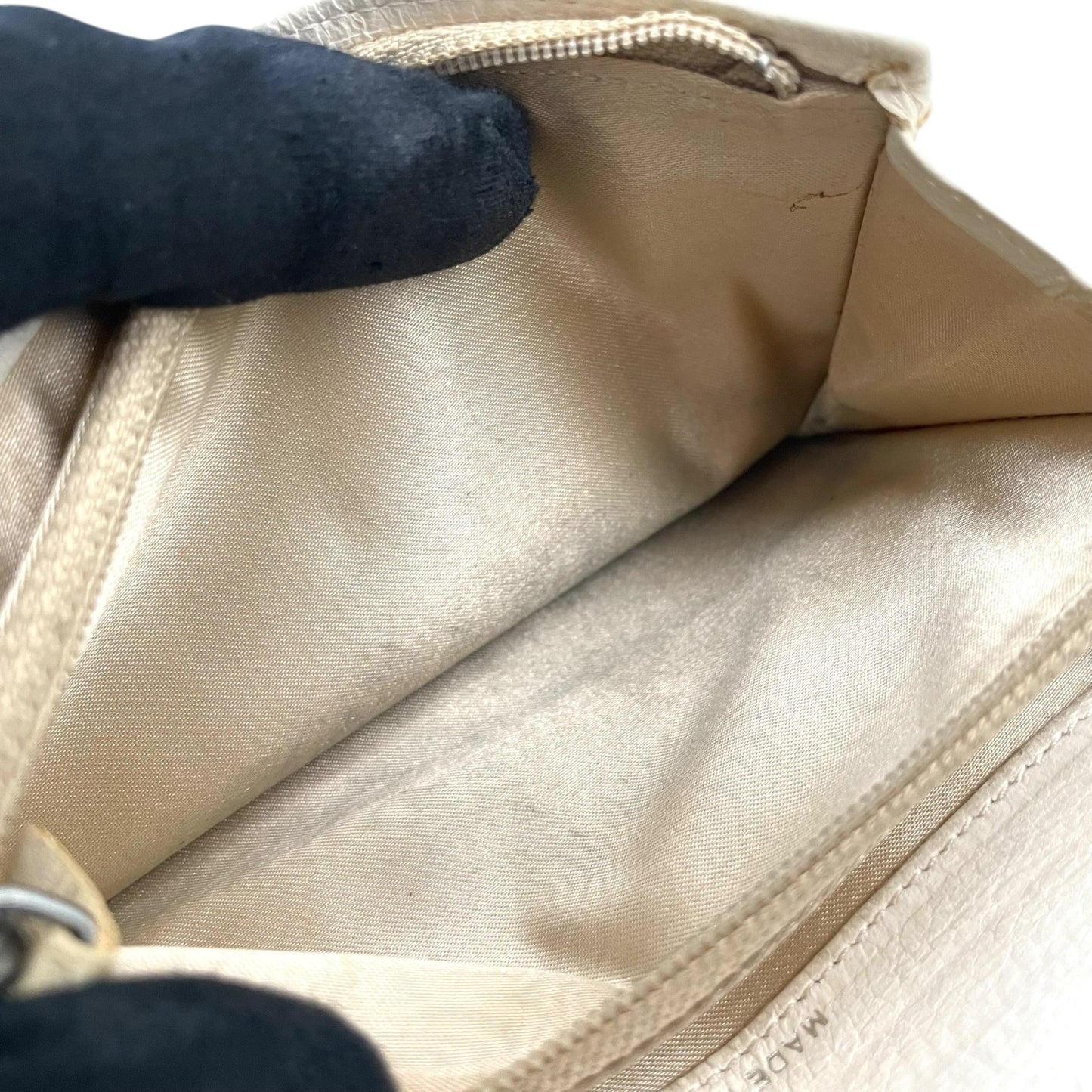 CHANEL 二つ折り長財布 アイボリー ココマーク CCロゴ シルバー金具 クラシック ロングウォレット レディース M5