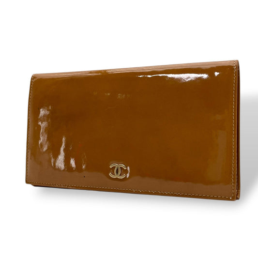 CHANEL シャネル タイムレスCC パテントレザー 二つ折り長財布 ブラウン ゴールド金具 ココマーク エナメル ロングウォレット レディース M5