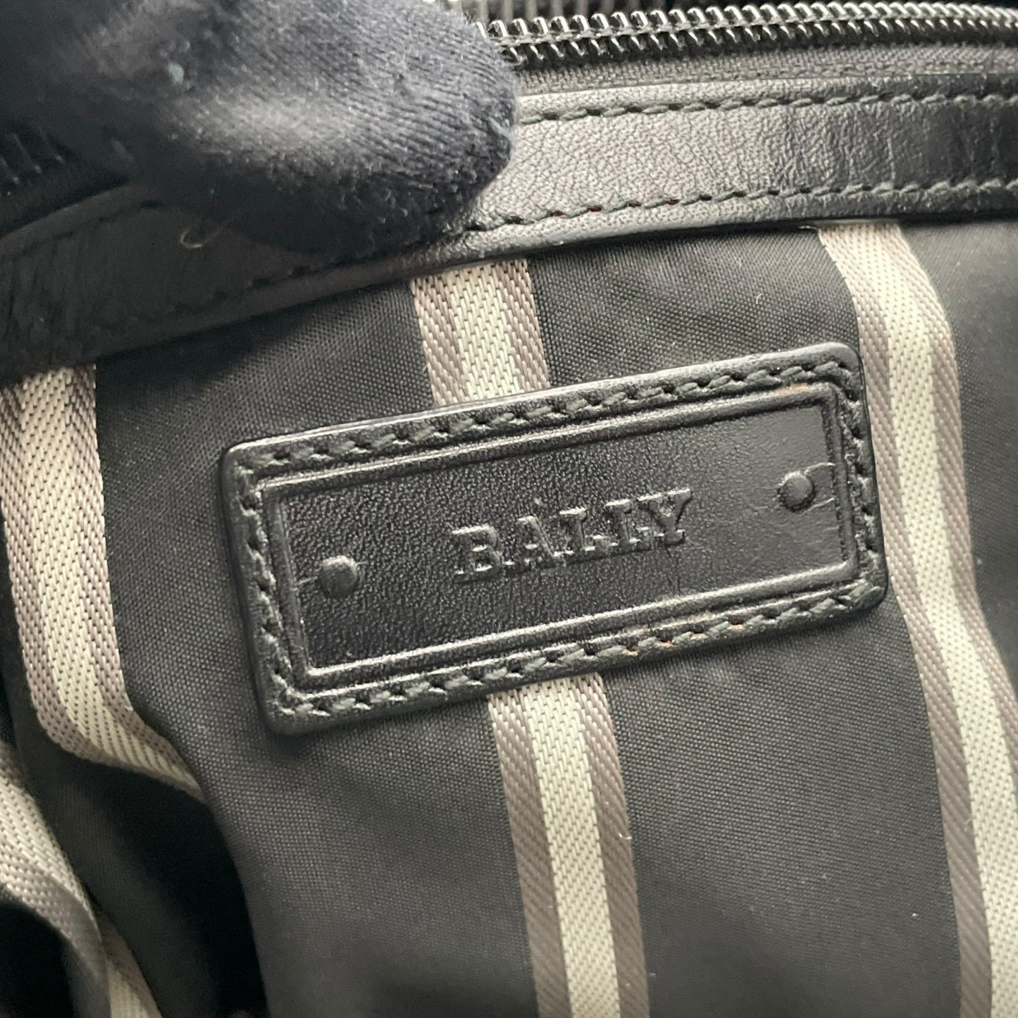 【良品】 バリー BALLY トートバッグ ビジネスバッグ ブリーフケース レザー 本革 ブラック 黒 トレインスポッティング ストライプ A4収納可 大容量 鍵 クロシェット 鍵付き メンズ 通勤 出張 定番 人気 鞄 かばん カバン U15