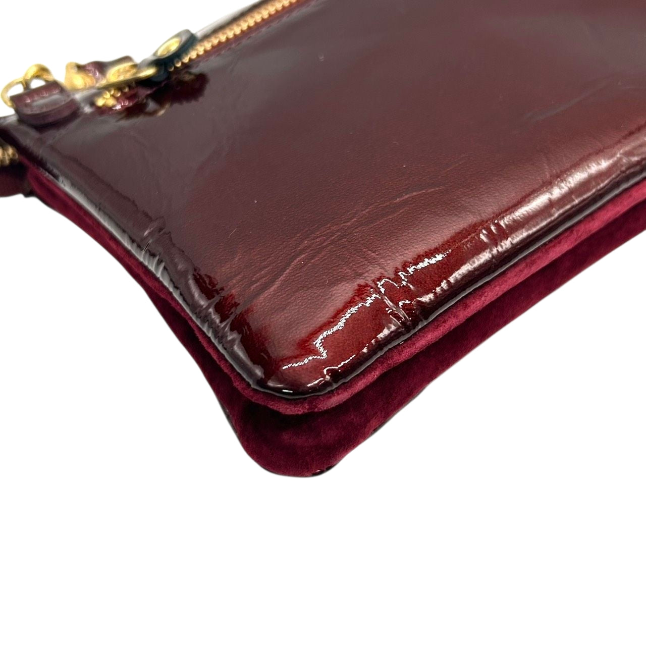 【極美品／未使用級】アタオ オフィスブーブー お財布ポシェット ショルダーバッグ エナメル スウェード ワインレッド ボルドー レディース ATAO 斜め掛け可 タッセル ゴールド金具 ウォレットショルダー 神戸ブランド s30