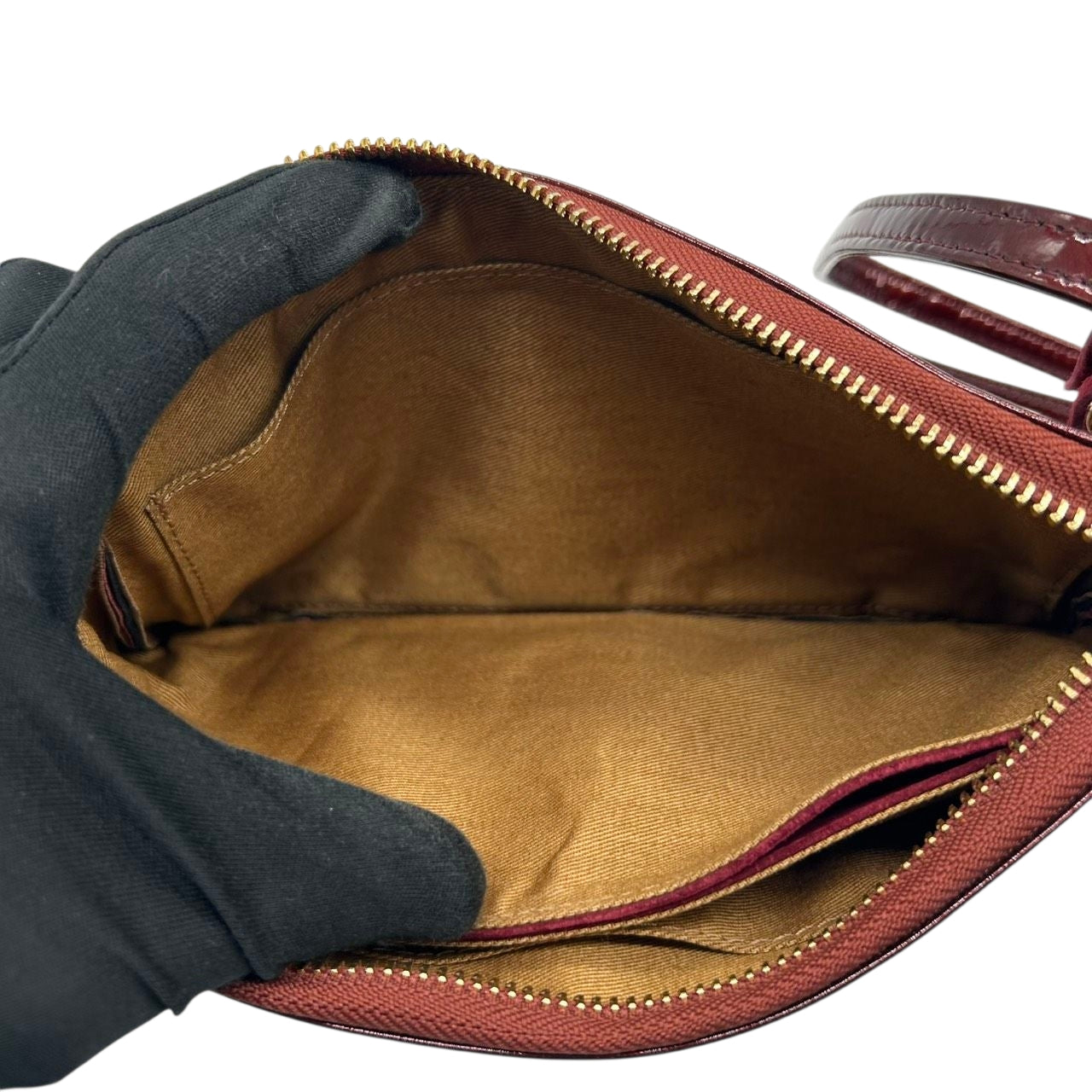 【極美品／未使用級】アタオ オフィスブーブー お財布ポシェット ショルダーバッグ エナメル スウェード ワインレッド ボルドー レディース ATAO 斜め掛け可 タッセル ゴールド金具 ウォレットショルダー 神戸ブランド s30