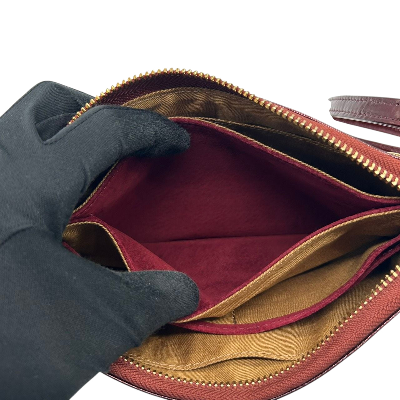 【極美品／未使用級】アタオ オフィスブーブー お財布ポシェット ショルダーバッグ エナメル スウェード ワインレッド ボルドー レディース ATAO 斜め掛け可 タッセル ゴールド金具 ウォレットショルダー 神戸ブランド s30