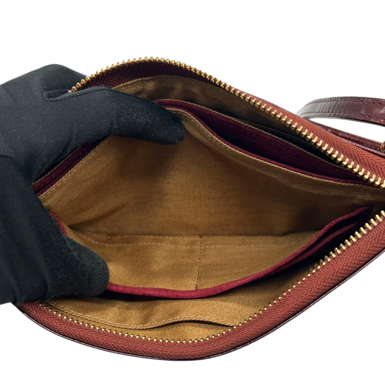 【極美品／未使用級】アタオ オフィスブーブー お財布ポシェット ショルダーバッグ エナメル スウェード ワインレッド ボルドー レディース ATAO 斜め掛け可 タッセル ゴールド金具 ウォレットショルダー 神戸ブランド s30