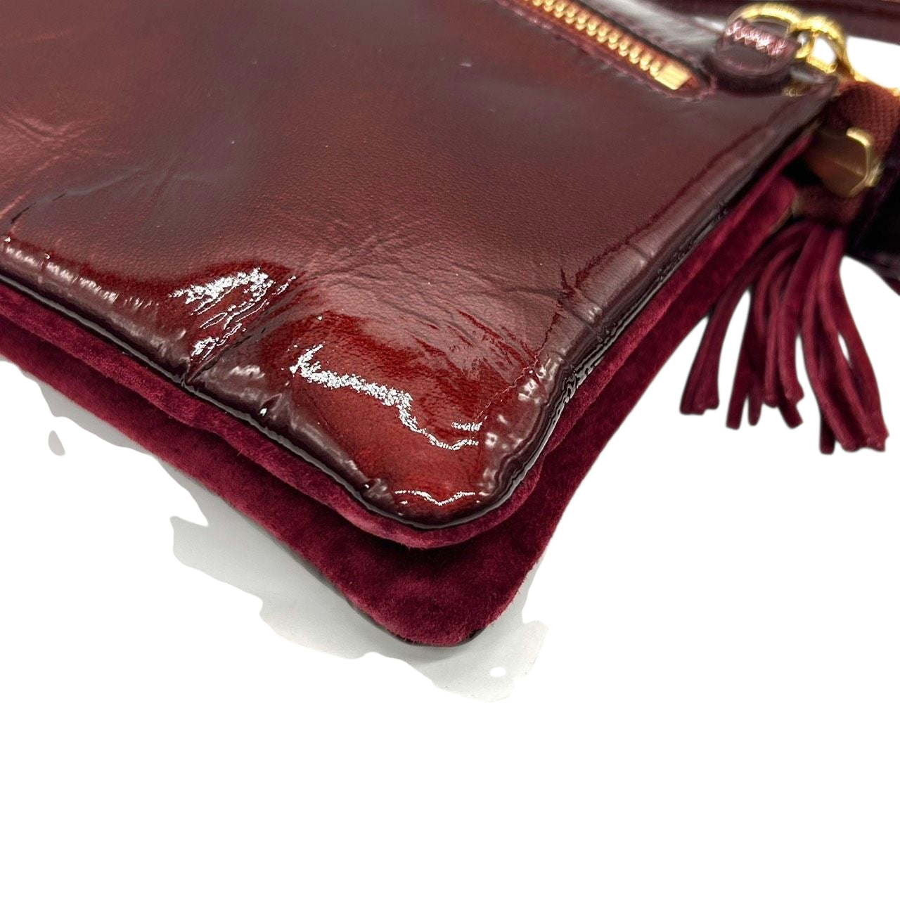 【極美品／未使用級】アタオ オフィスブーブー お財布ポシェット ショルダーバッグ エナメル スウェード ワインレッド ボルドー レディース ATAO 斜め掛け可 タッセル ゴールド金具 ウォレットショルダー 神戸ブランド s30