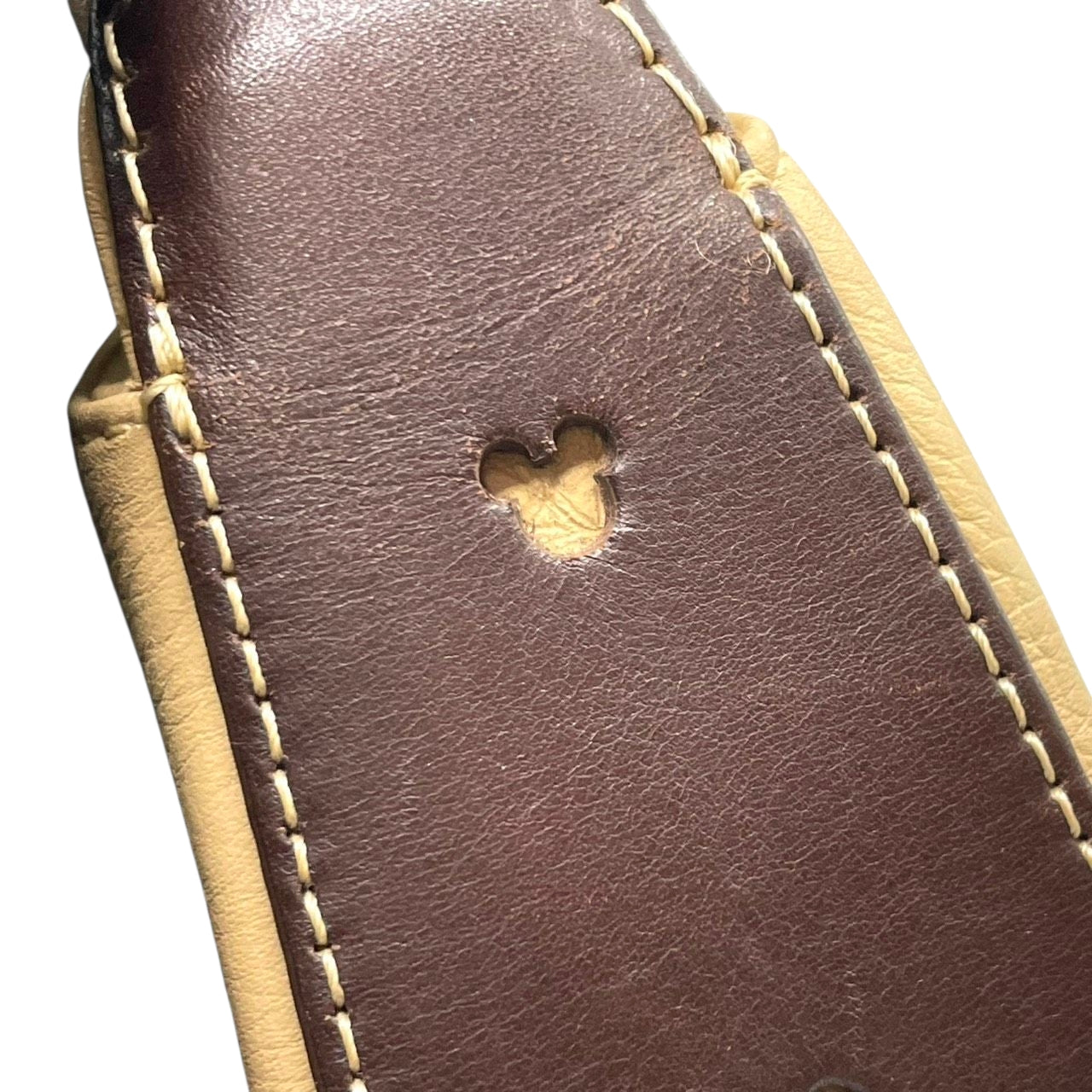 【希少コラボ】キタムラ ディズニー ワンショルダーバッグ レザー バイカラー ベージュ ブラウン レディース 肩掛け Kロゴチャーム 東京ディズニーリゾート限定 Kitamura x Disney ホーボーバッグ 日本製 U1