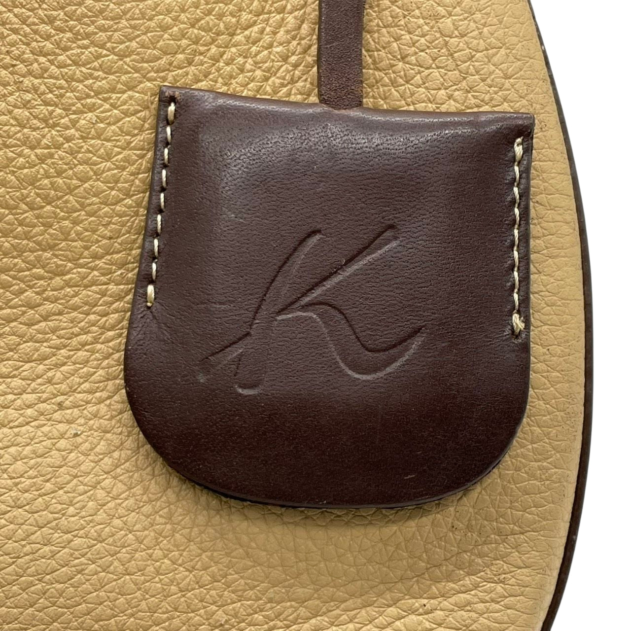 【希少コラボ】キタムラ ディズニー ワンショルダーバッグ レザー バイカラー ベージュ ブラウン レディース 肩掛け Kロゴチャーム 東京ディズニーリゾート限定 Kitamura x Disney ホーボーバッグ 日本製 U1