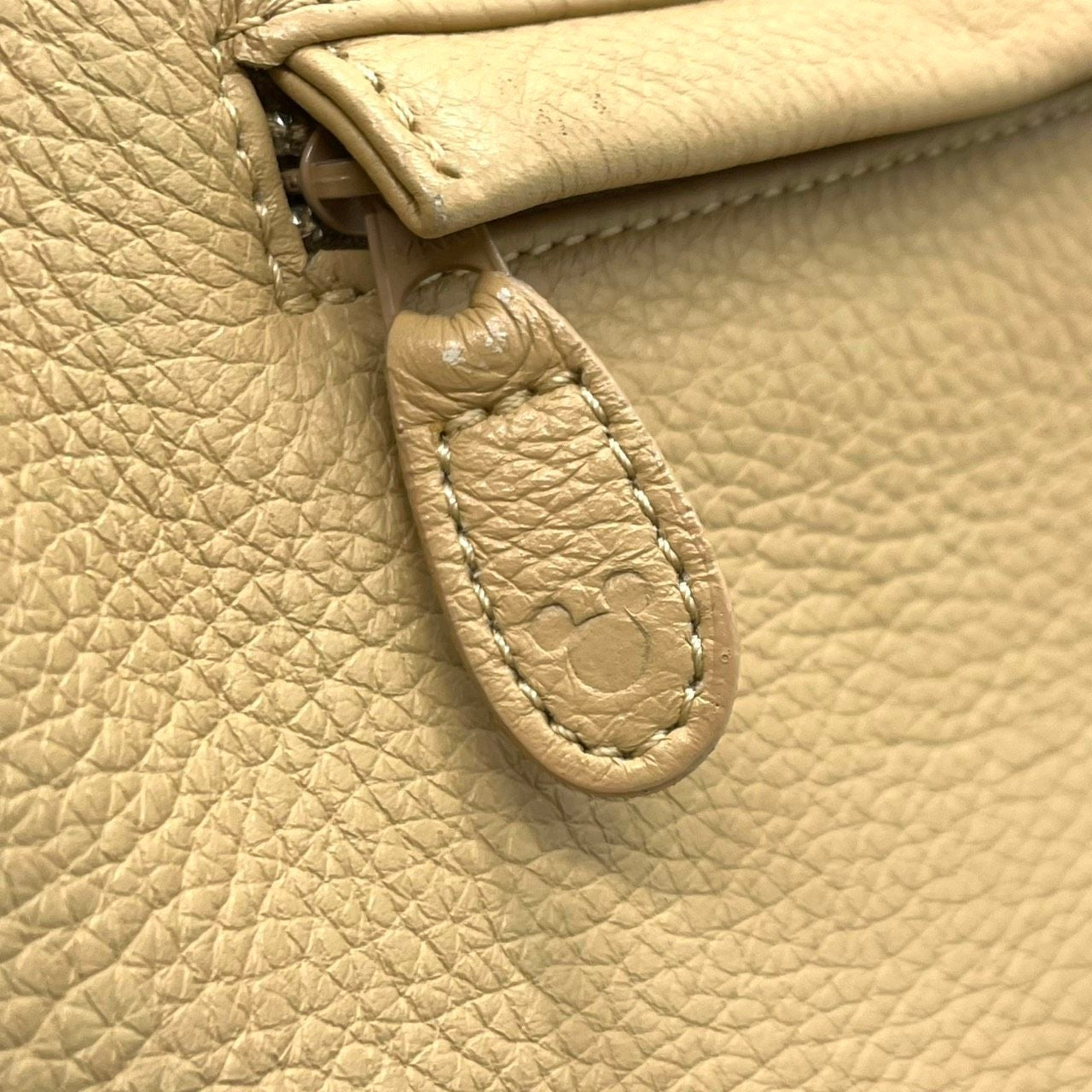 【希少コラボ】キタムラ ディズニー ワンショルダーバッグ レザー バイカラー ベージュ ブラウン レディース 肩掛け Kロゴチャーム 東京ディズニーリゾート限定 Kitamura x Disney ホーボーバッグ 日本製 U1