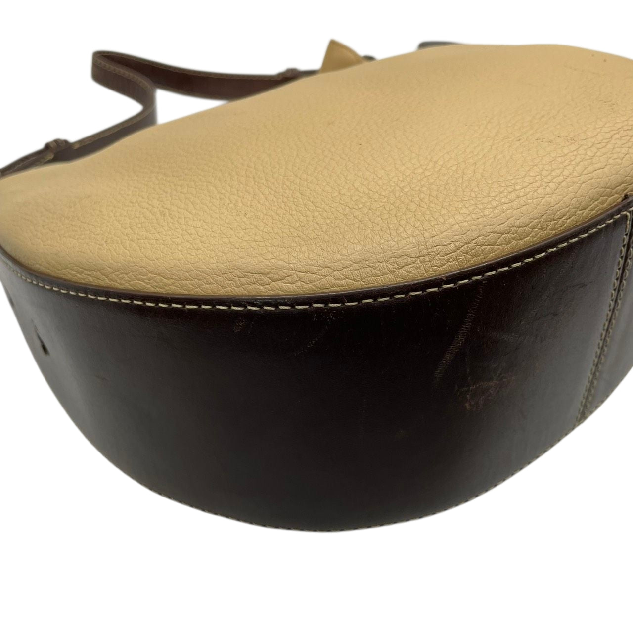 【希少コラボ】キタムラ ディズニー ワンショルダーバッグ レザー バイカラー ベージュ ブラウン レディース 肩掛け Kロゴチャーム 東京ディズニーリゾート限定 Kitamura x Disney ホーボーバッグ 日本製 U1