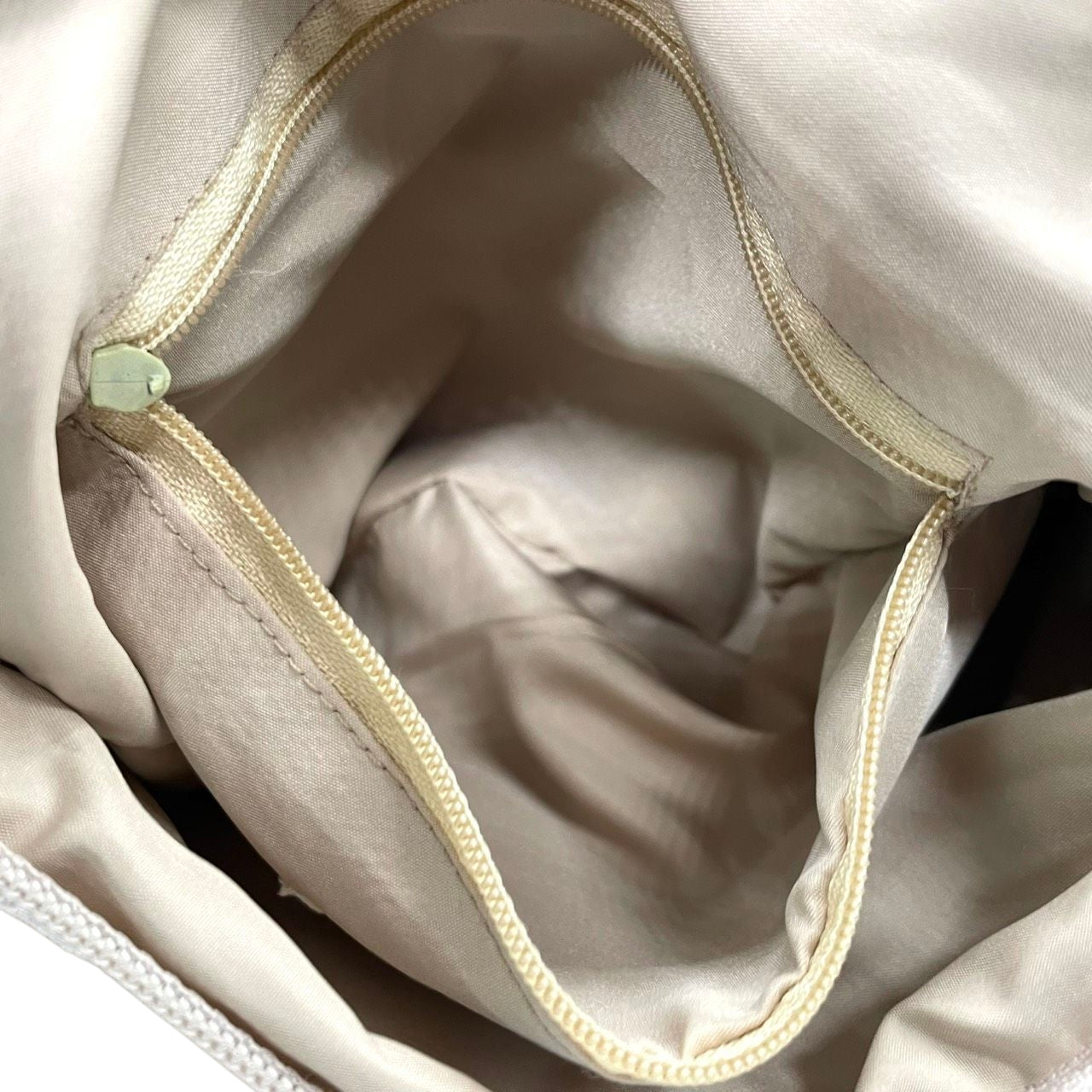 クレージュ ファー チェーンショルダーバッグ ハンドバッグ ポンポン ベージュ レディース courrèges エレガント ゴージャス 秋冬 パーティバッグ ふわふわ もこもこ チェーンストラップ スエード U1