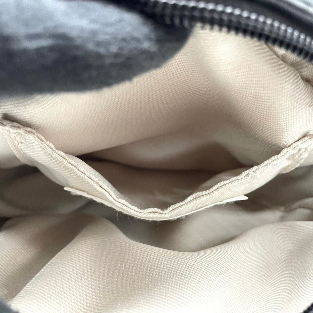 【美品】アルページュストーリー 2WAY チェーンショルダーバッグ ラウンド型 ストロー レザー 黒 レディース Arpege story かごバッグ タッセル 斜め掛け可 サークルバッグ コンパクト エレガント フェミニン U1