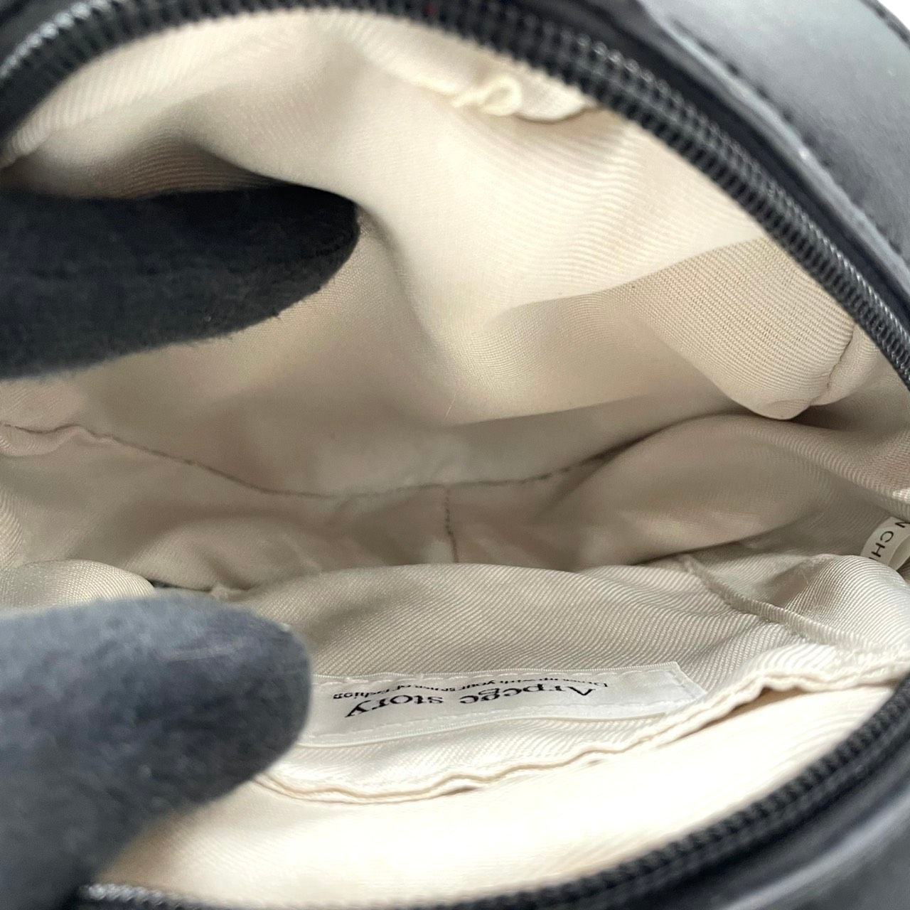 【美品】アルページュストーリー 2WAY チェーンショルダーバッグ ラウンド型 ストロー レザー 黒 レディース Arpege story かごバッグ タッセル 斜め掛け可 サークルバッグ コンパクト エレガント フェミニン U1