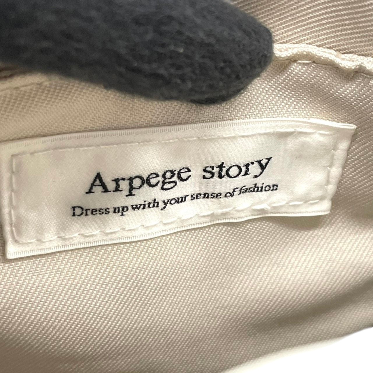 【美品】アルページュストーリー 2WAY チェーンショルダーバッグ ラウンド型 ストロー レザー 黒 レディース Arpege story かごバッグ タッセル 斜め掛け可 サークルバッグ コンパクト エレガント フェミニン U1