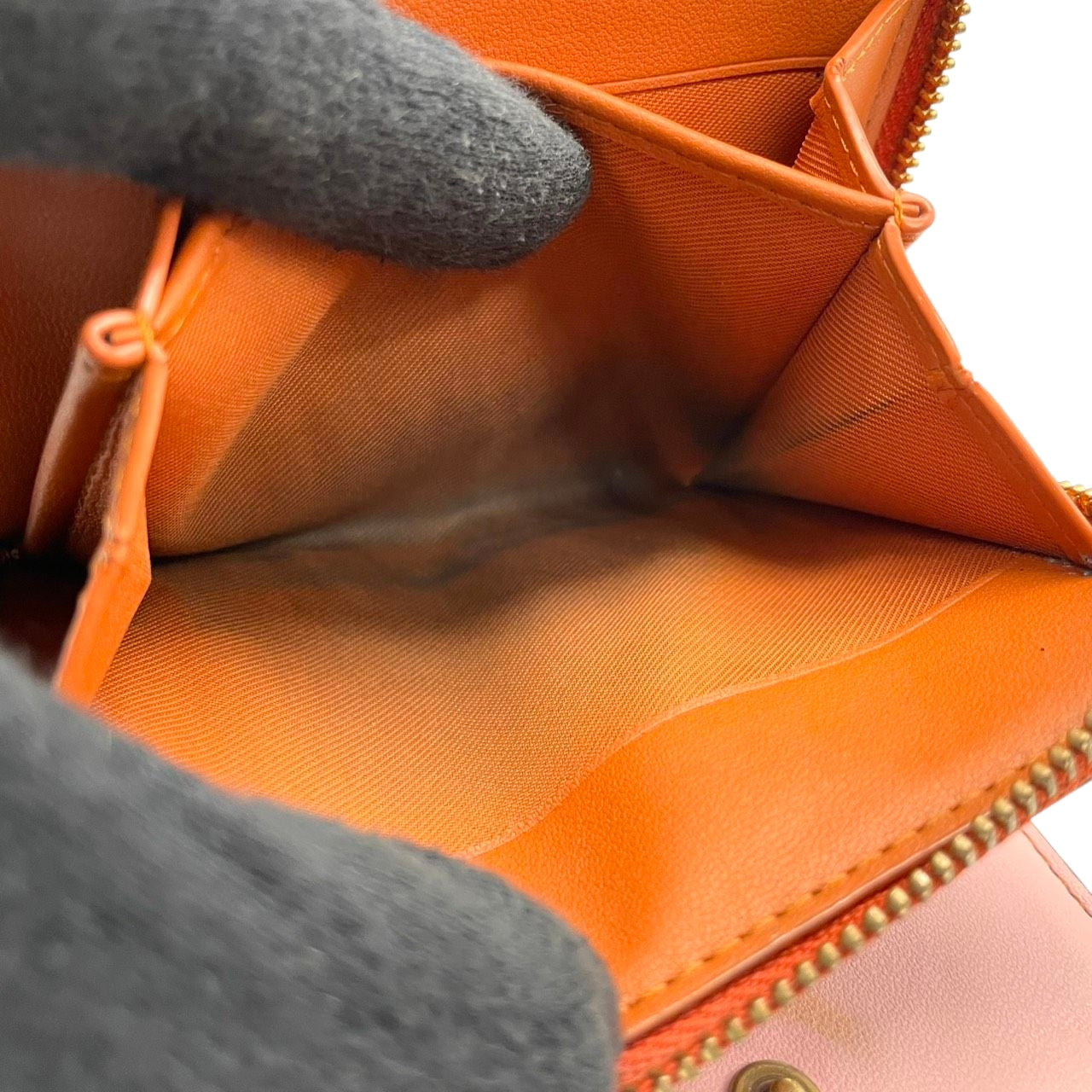 コーチ COACH 二つ折り財布 コンパクトウォレット ラウンドファスナー ジップアラウンド レザー 本革 オレンジ ゴールド金具 レディース ロゴ 馬車 エレガント クラシック m2