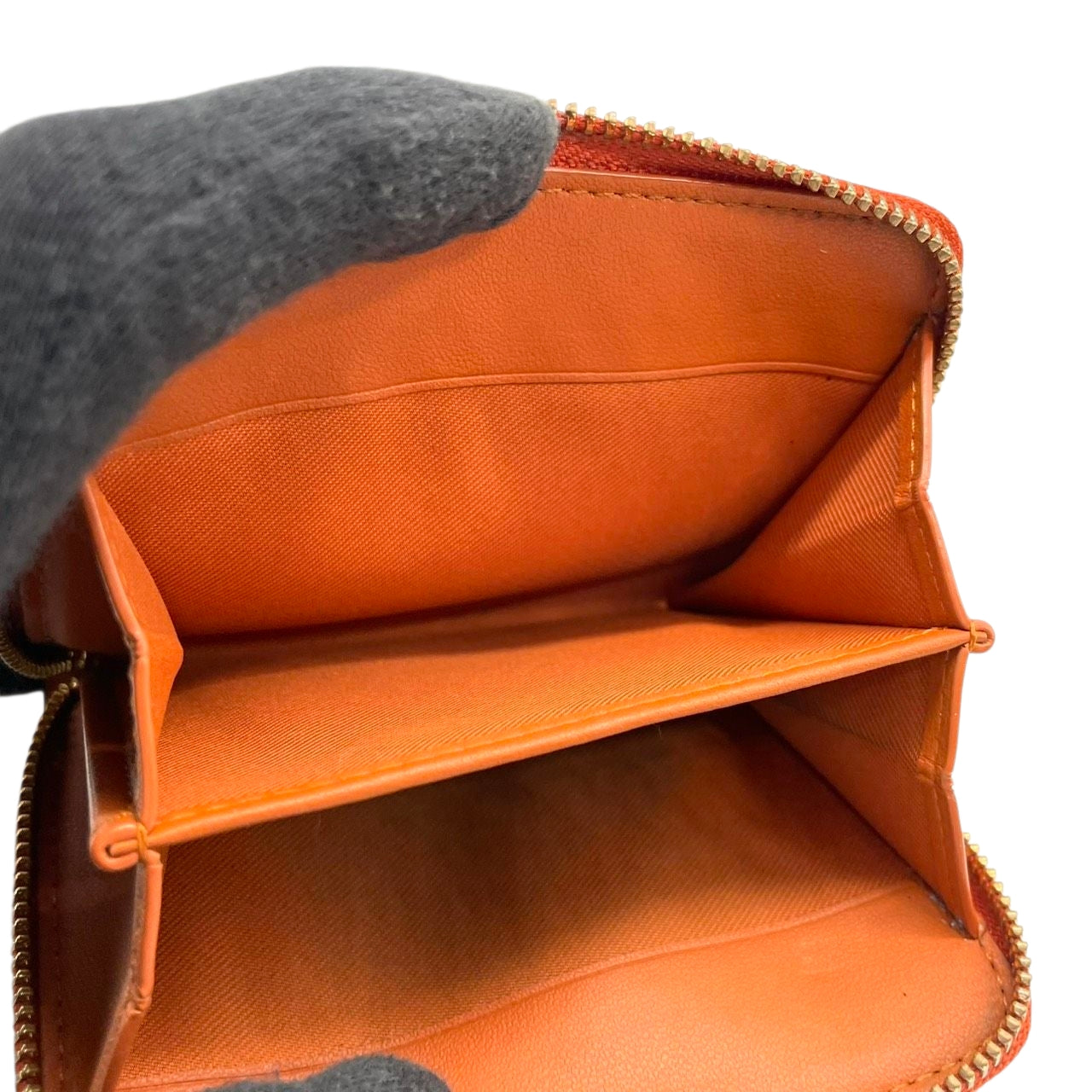 コーチ COACH 二つ折り財布 コンパクトウォレット ラウンドファスナー ジップアラウンド レザー 本革 オレンジ ゴールド金具 レディース ロゴ 馬車 エレガント クラシック m2