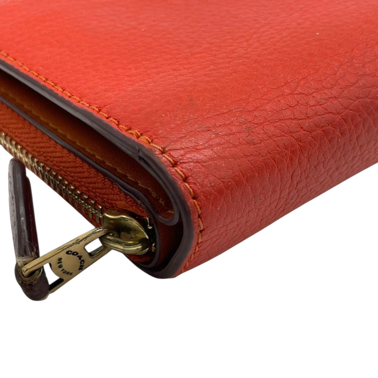 コーチ COACH 二つ折り財布 コンパクトウォレット ラウンドファスナー ジップアラウンド レザー 本革 オレンジ ゴールド金具 レディース ロゴ 馬車 エレガント クラシック m2