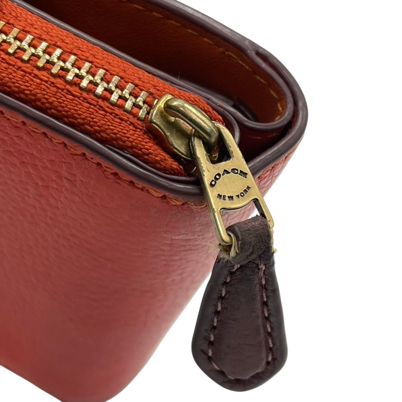 コーチ COACH 二つ折り財布 コンパクトウォレット ラウンドファスナー ジップアラウンド レザー 本革 オレンジ ゴールド金具 レディース ロゴ 馬車 エレガント クラシック m2