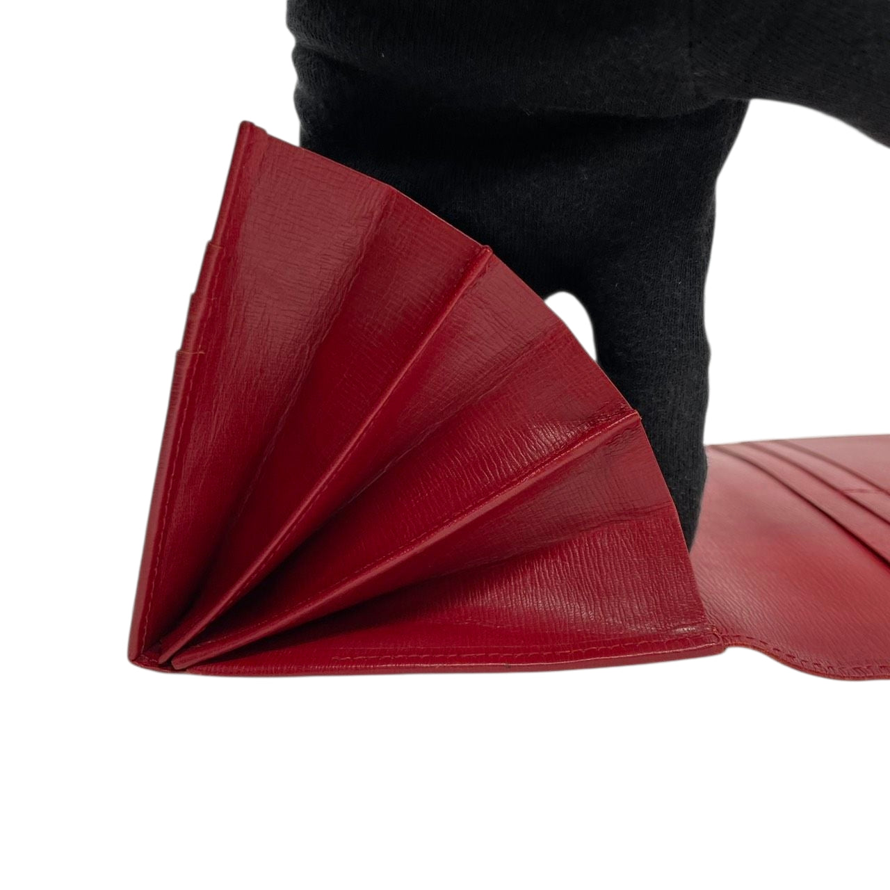 美品 VALENTINO GARAVANI ヴァレンティノガラヴァーニ 長財布 二つ折り ウォレット フラップ かぶせ Vロゴ ゴールド金具 レザー 本革 レッド 赤 レディース エレガント クラシック 高級 m2