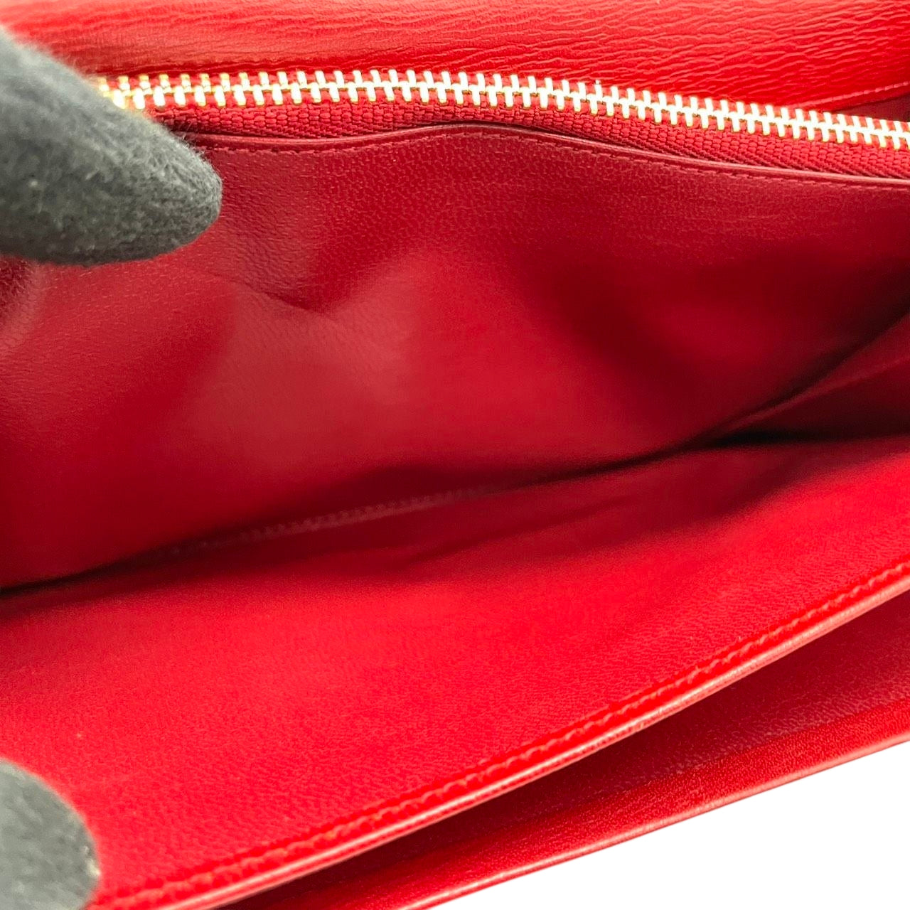 美品 VALENTINO GARAVANI ヴァレンティノガラヴァーニ 長財布 二つ折り ウォレット フラップ かぶせ Vロゴ ゴールド金具 レザー 本革 レッド 赤 レディース エレガント クラシック 高級 m2