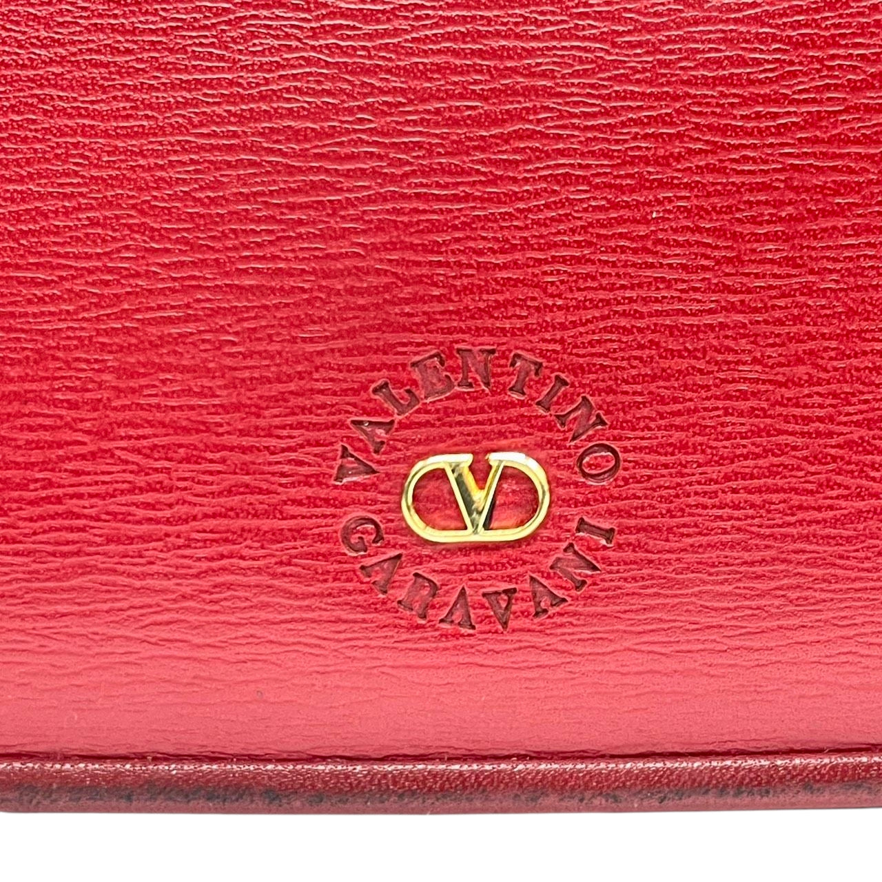 美品 VALENTINO GARAVANI ヴァレンティノガラヴァーニ 長財布 二つ折り ウォレット フラップ かぶせ Vロゴ ゴールド金具 レザー 本革 レッド 赤 レディース エレガント クラシック 高級 m2