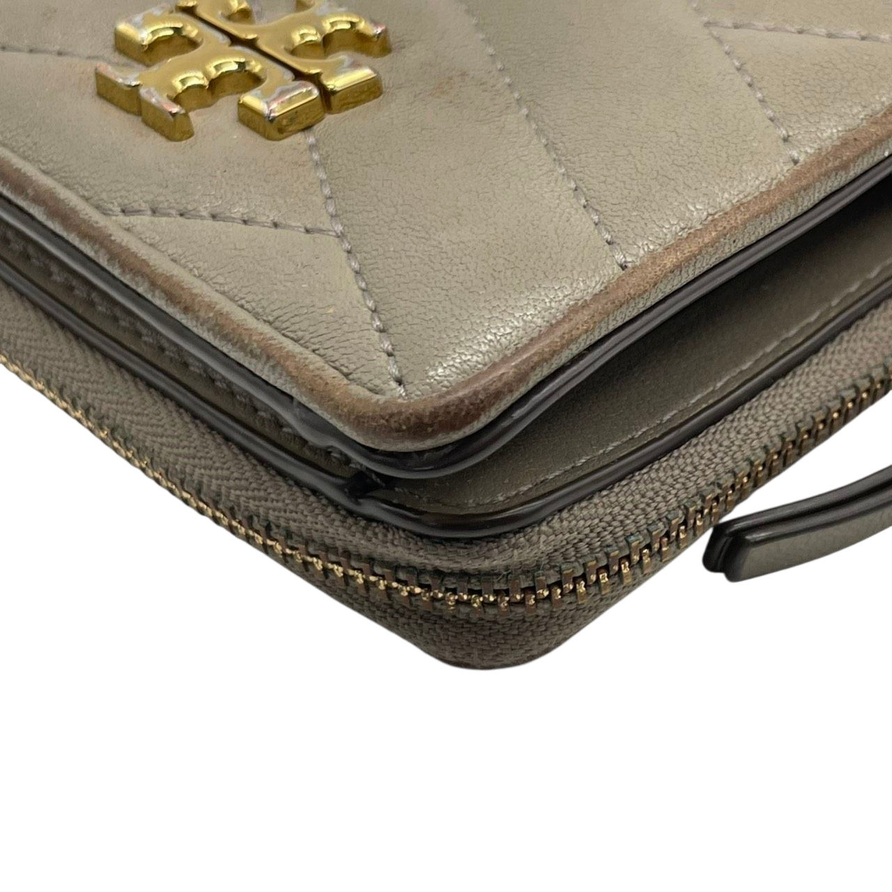 TORY BURCH トリーバーチ 二つ折り財布 コンパクトウォレット ラウンドファスナー キルティング シェブロン ダブルTロゴ ゴールド金具 レザー グレー レディース エレガント m2
