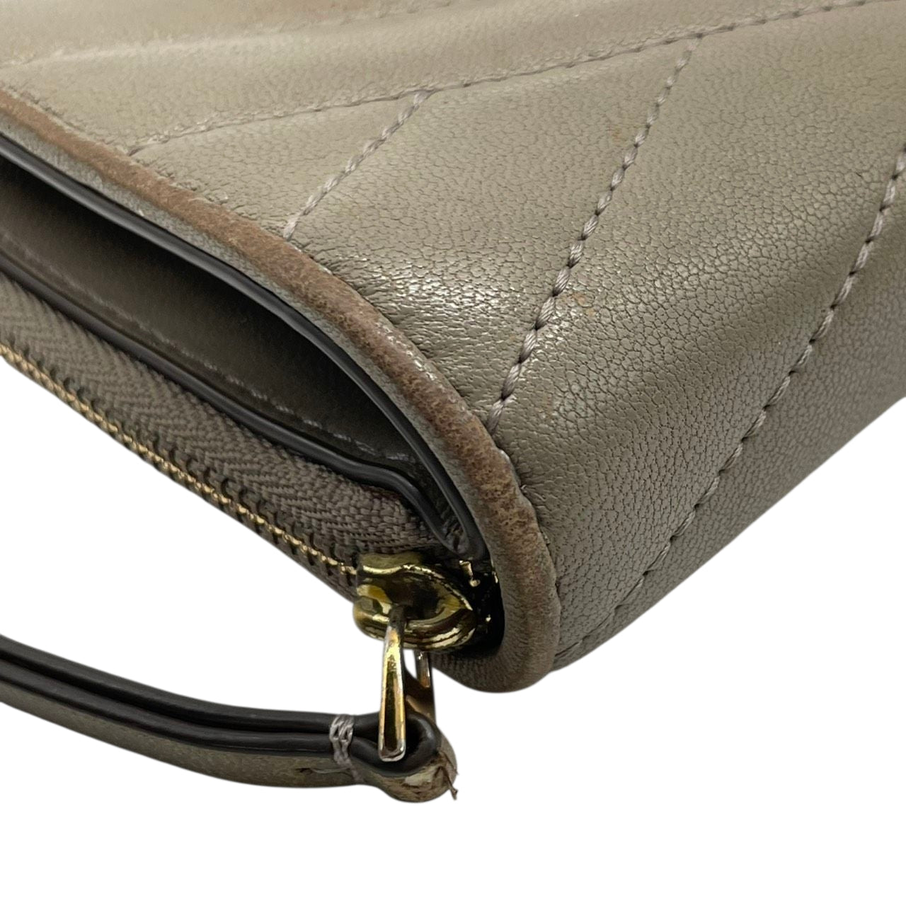 TORY BURCH トリーバーチ 二つ折り財布 コンパクトウォレット ラウンドファスナー キルティング シェブロン ダブルTロゴ ゴールド金具 レザー グレー レディース エレガント m2