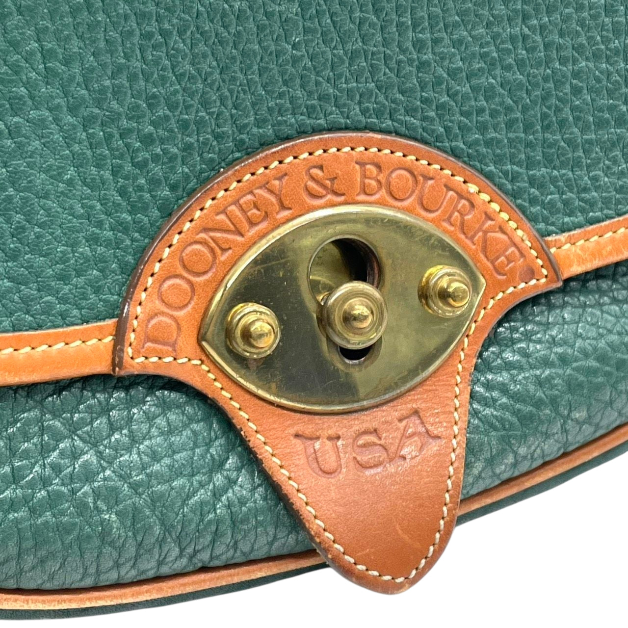 ドゥーニーアンドバーク ショルダーバッグ ポシェット 斜め掛け可 All-Weather Leather オールウェザーレザー USA製 ビンテージ クラシック レザー 本革 グリーン ブラウン ターンロック レディース レトロ s85