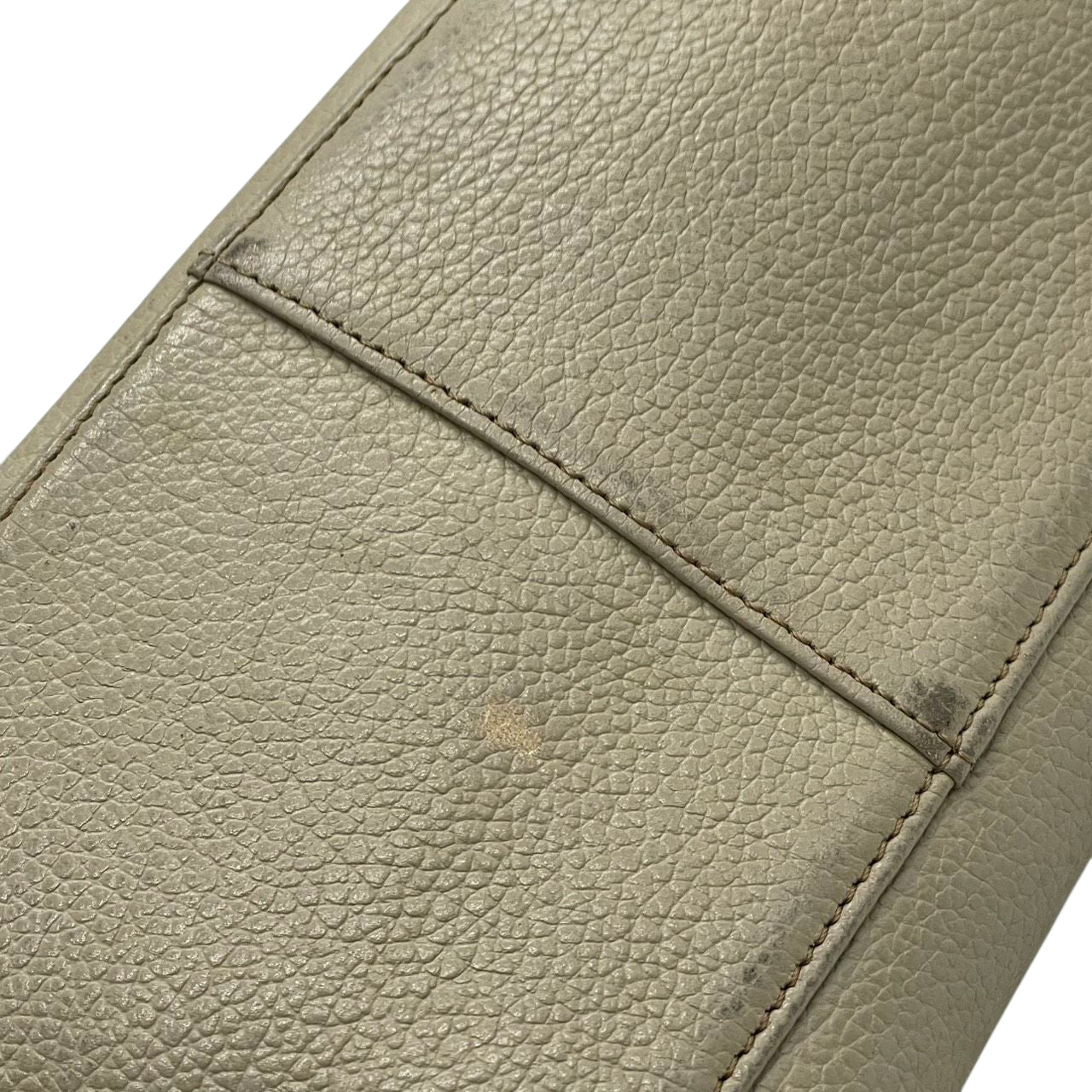 アタオ ATAO elvy エルヴィ 定番人気モデル トートバッグ ハンドバッグ レザー 本革 牛革 バイカラー A4収納可能 ビジネスバッグ 通勤 通学 レディース エレガント 上品 ゴールド金具 シンプルデザイン 肩掛け可能 大人女子 働く女性 U16