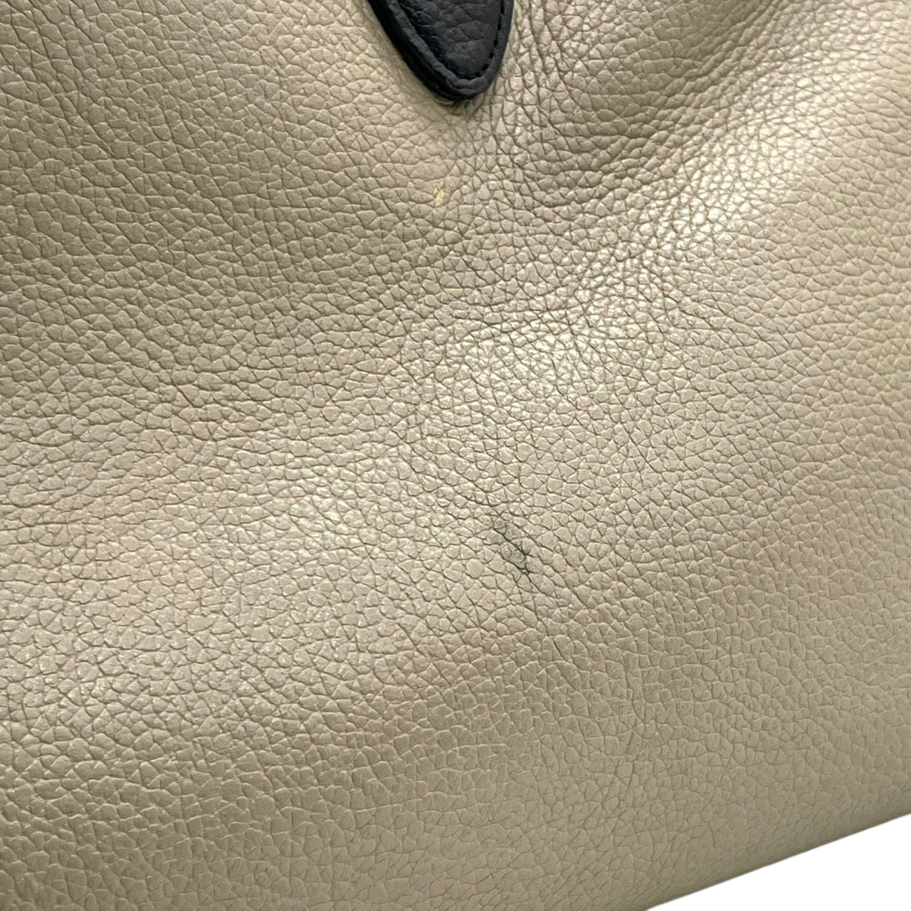 アタオ ATAO elvy エルヴィ 定番人気モデル トートバッグ ハンドバッグ レザー 本革 牛革 バイカラー A4収納可能 ビジネスバッグ 通勤 通学 レディース エレガント 上品 ゴールド金具 シンプルデザイン 肩掛け可能 大人女子 働く女性 U16