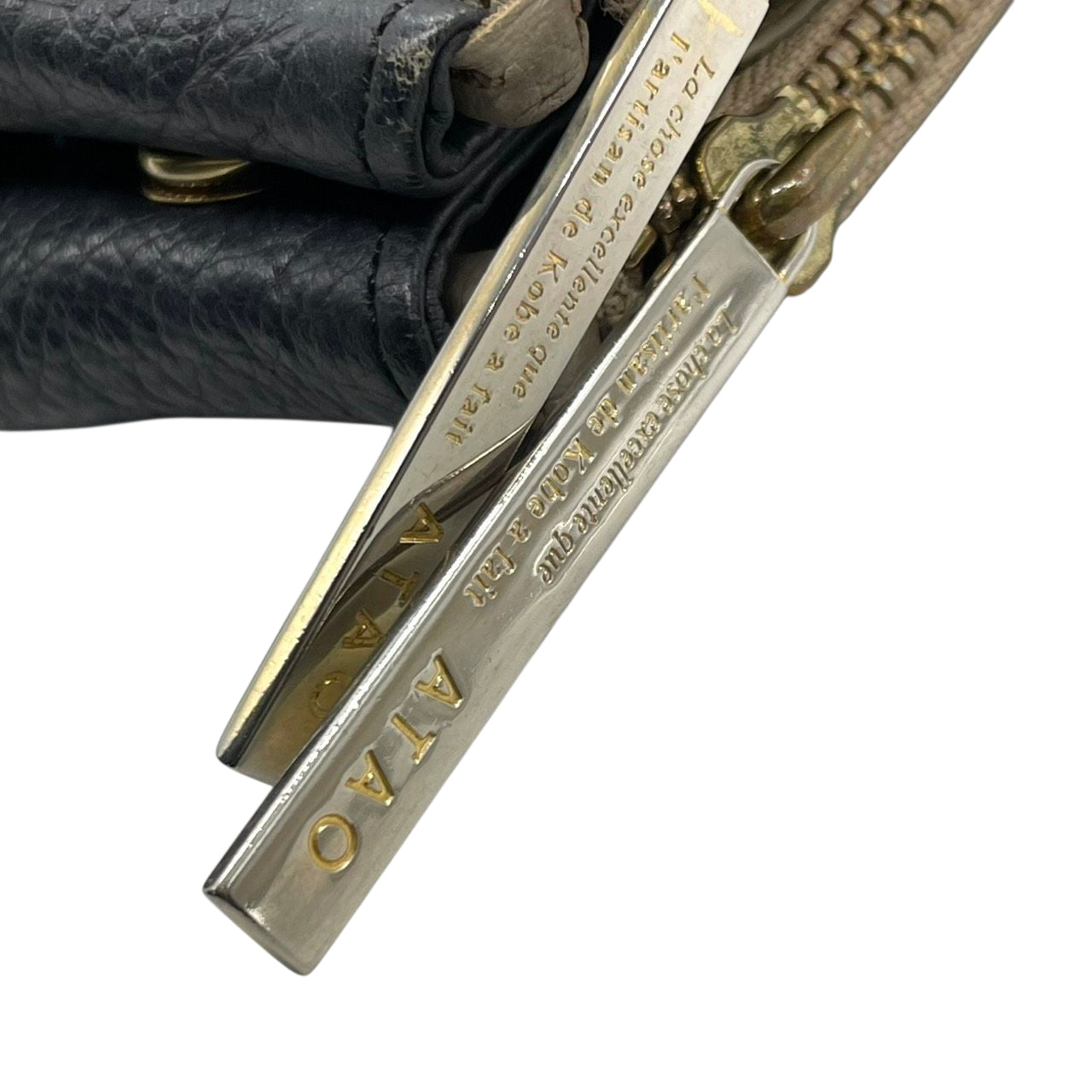 アタオ ATAO elvy エルヴィ 定番人気モデル トートバッグ ハンドバッグ レザー 本革 牛革 バイカラー A4収納可能 ビジネスバッグ 通勤 通学 レディース エレガント 上品 ゴールド金具 シンプルデザイン 肩掛け可能 大人女子 働く女性 U16