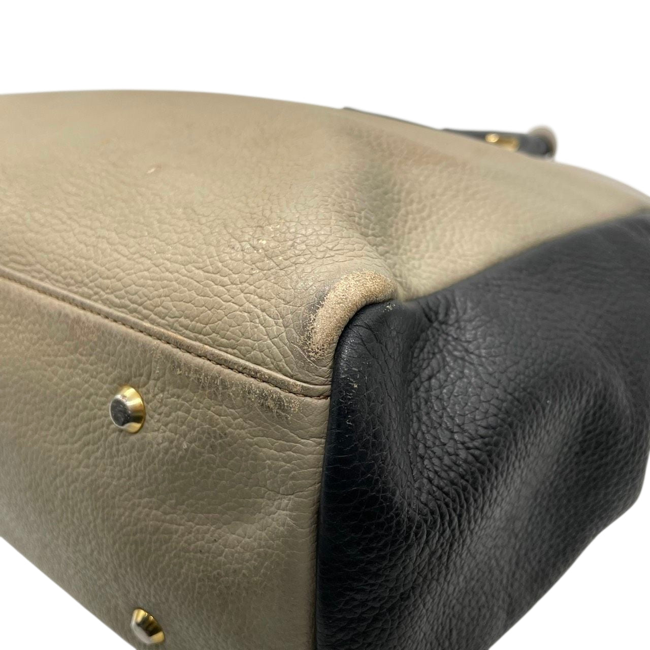 アタオ ATAO elvy エルヴィ 定番人気モデル トートバッグ ハンドバッグ レザー 本革 牛革 バイカラー A4収納可能 ビジネスバッグ 通勤 通学 レディース エレガント 上品 ゴールド金具 シンプルデザイン 肩掛け可能 大人女子 働く女性 U16