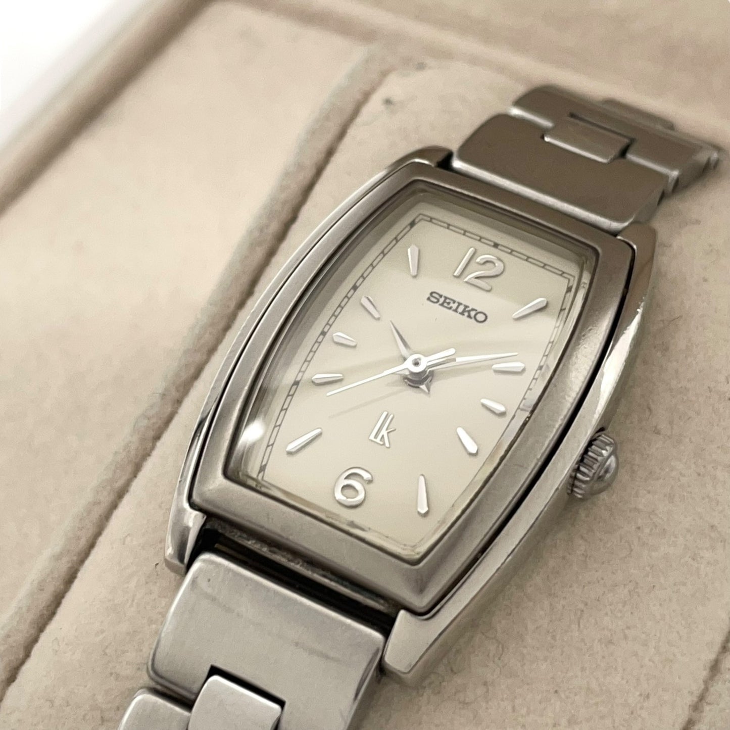 【稼働品】セイコー SEIKO ルキア LUKIA 腕時計 ウォッチ 1F21-5D30 レディース クオーツ トノー 樽型 アナログ エレガント ドレスウォッチ アイボリー文字盤 シルバー ステンレススチール製 ビジネスシーン クリーニング済み G