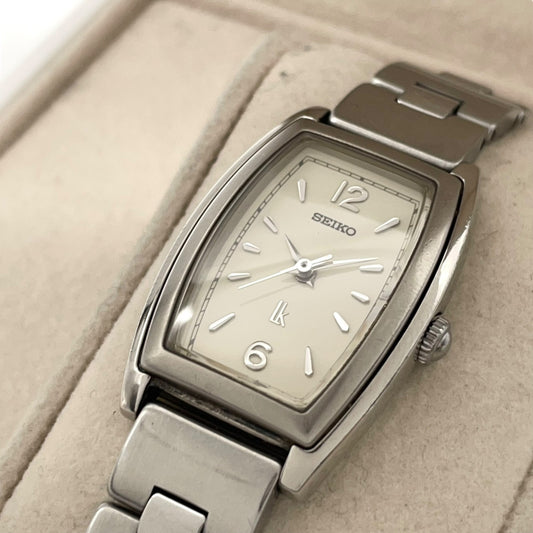 【稼働品】セイコー SEIKO ルキア LUKIA 腕時計 ウォッチ 1F21-5D30 レディース クオーツ トノー 樽型 アナログ エレガント ドレスウォッチ アイボリー文字盤 シルバー ステンレススチール製 ビジネスシーン クリーニング済み G