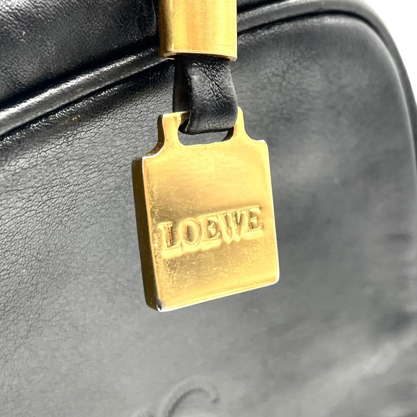美品 LOEWE ロエベ ショルダーバッグ ミニバッグ コンパクト ポシェット アナグラム ロゴ 黒 ブラック レザー ゴールド金具 斜め掛け可 レディース ヴィンテージ D2