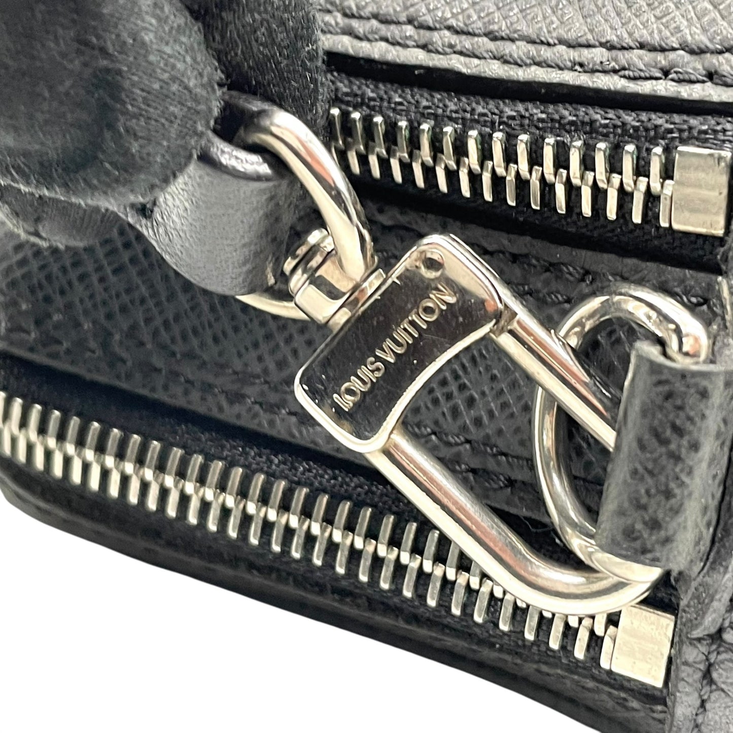 美品 LOUIS VUITTON ルイヴィトン タイガ パヴェル クラッチバッグ セカンドバッグ レザー 黒 ブラック シルバー金具 M31142 ストラップ付 メンズ D