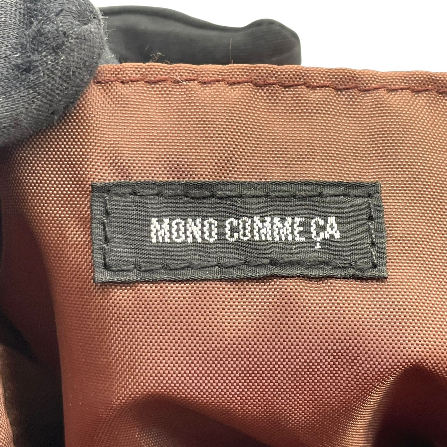 モノコムサ MONO COMME CA ショルダーバッグ レッド レザー フラップポケット付き スタイリッシュ T2