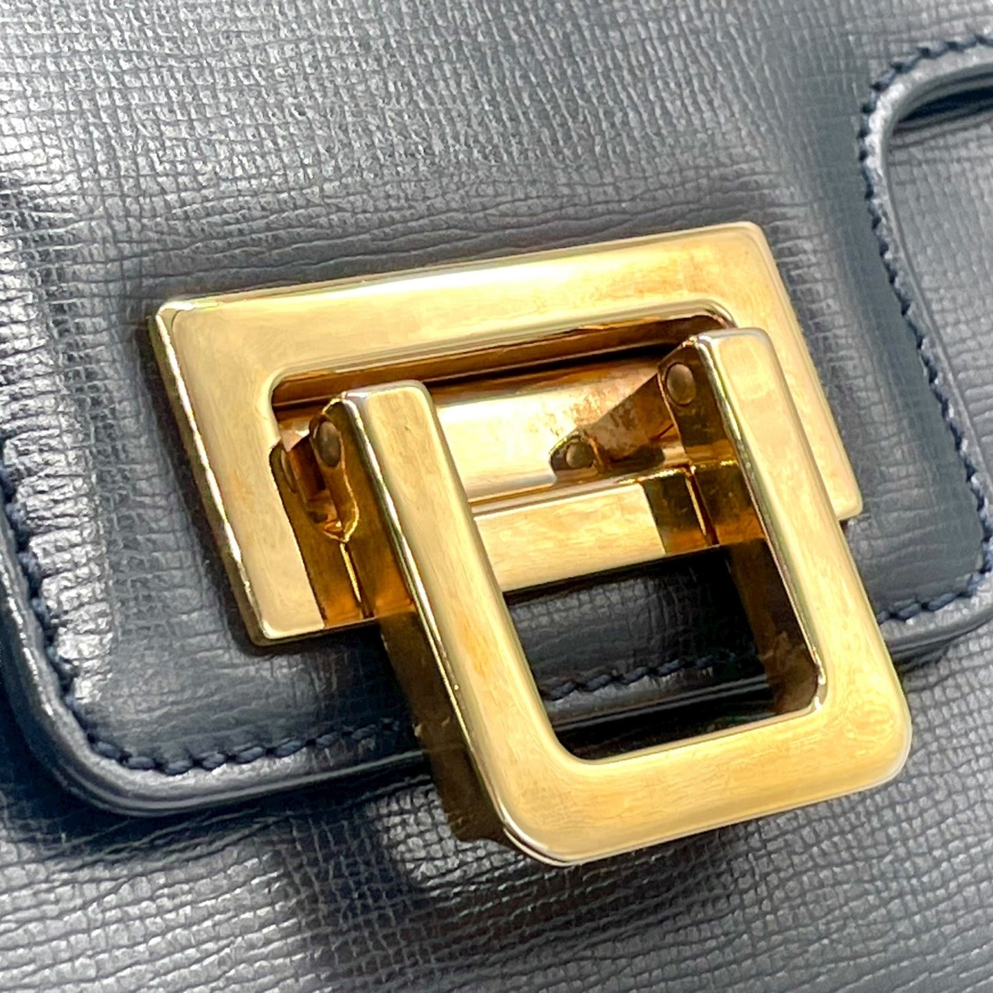 未使用級 極 美品 ヴァレクストラ Valextra ハンドバッグ ミニ レザー ネイビー 紺 金金具 ゴールド金具 イタリア製 上品 B