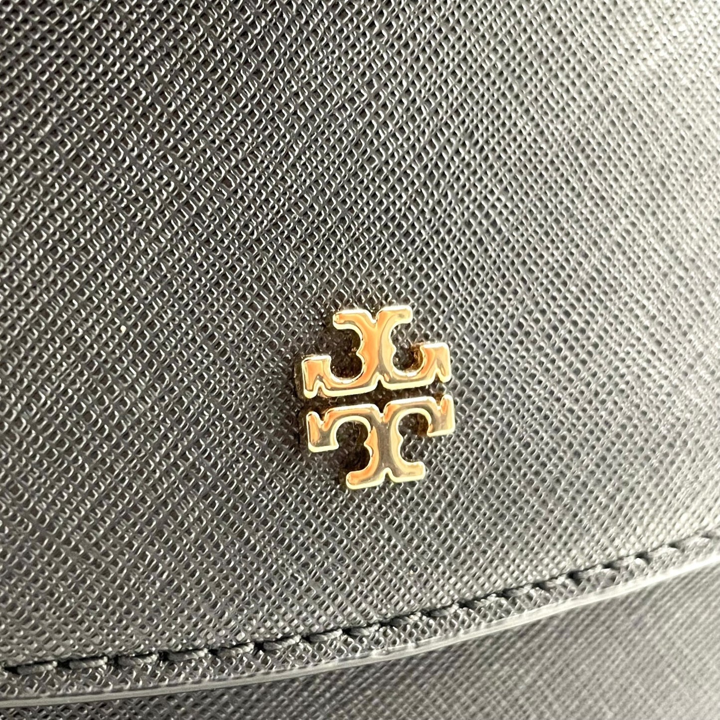 美品 トリーバーチ TORY BURCH チェーンショルダーバッグ ハンドバッグ 肩掛け 型押し 2WAY 黒 ブラック 金 ゴールド レザー ミニバッグ A1