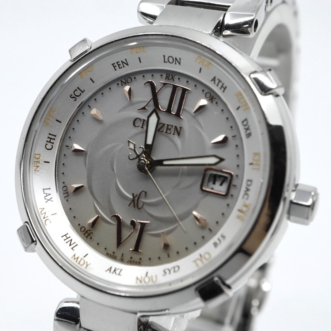 【極美品/稼働品】シチズン クロスシー 腕時計 H240-T020097 エコドライブ 電波ソーラー ワールドタイム レディース デイト シルバー アナログ ビジネス エレガント 高機能 日本製 デュラテクト クリーニング済み G4