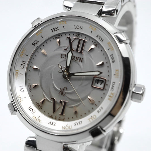 【極美品/稼働品】シチズン クロスシー 腕時計 H240-T020097 エコドライブ 電波ソーラー ワールドタイム レディース デイト シルバー アナログ ビジネス エレガント 高機能 日本製 デュラテクト クリーニング済み G4