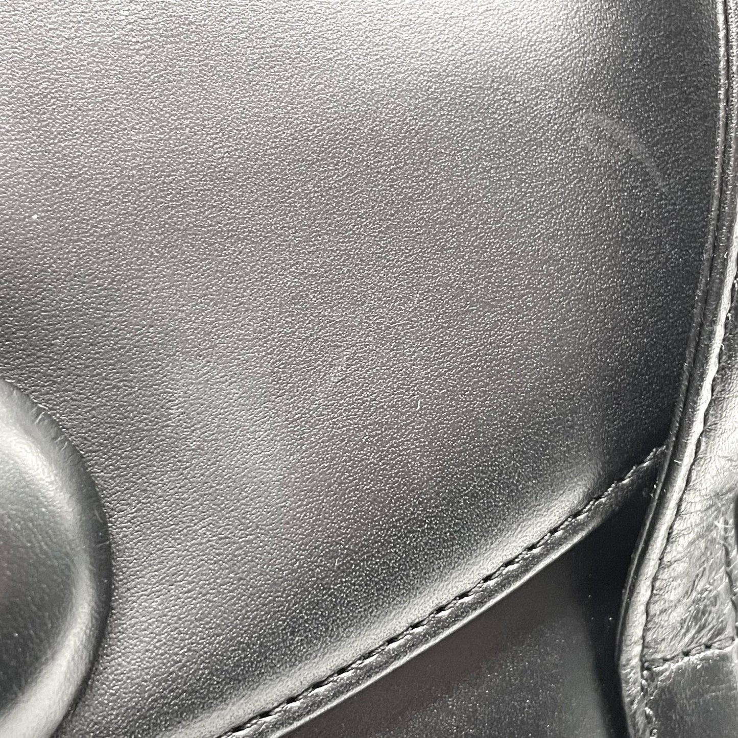 美品 ジバンシィ GIVENCHY ジバンシー レザー ハンドバッグ トートバッグ 黒 ブラック ロゴボタン フラップ フォーマルバッグ C1