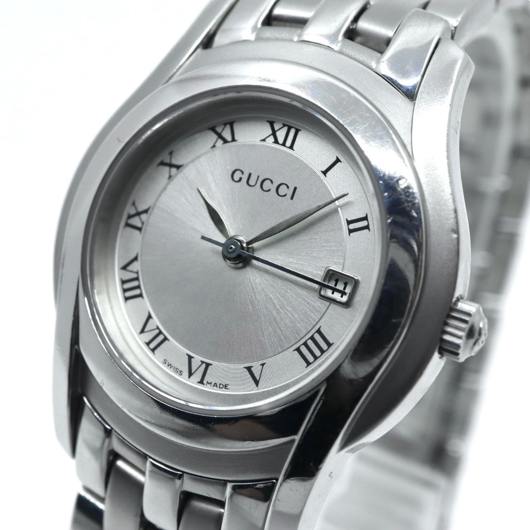 【電池交換済／クリーニング済】グッチ GUCCI 5500L 腕時計 レディースウォッチ クォーツ シルバー文字盤 ローマンインデックス デイト表示 ステンレススチール クラシック エレガント ドレスウォッチ ビジネス 稼働品 G3