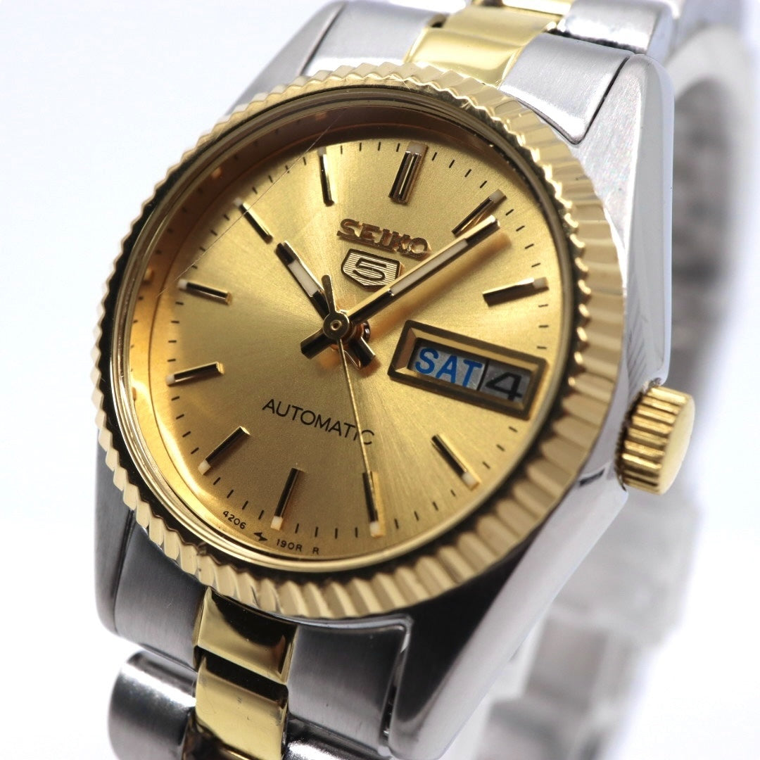 【未使用級/美品/稼働品】セイコー SEIKO 5 レディース腕時計 4206-0510 自動巻き オートマチック デイデイト ゴールド文字盤 コンビブレス フルテッドベゼル アナログ クラシック ビンテージ エレガント クリーニング済 G2