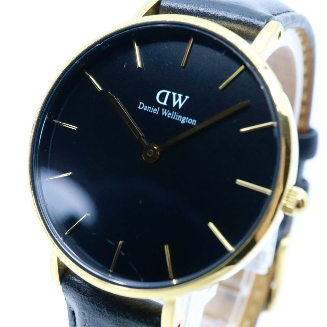 【美品／電池交換済】ダニエルウェリントン DW Petite 腕時計 レディース K32GB06 クオーツ アナログ ラウンド ブラック文字盤 ゴールドケース レザーベルト クラシック エレガント ミニマルデザイン クリーニング済 稼働品 G2
